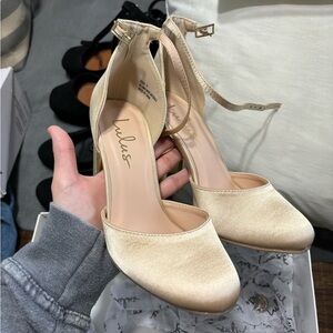 Lulus champagne gold heels 5 women’s